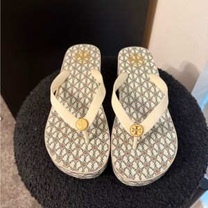 Tory Burch Cream and Gold Patterned Sandals